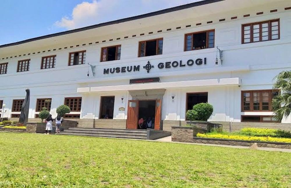 内克札万隆苏普拉曼美居酒店 外观 照片